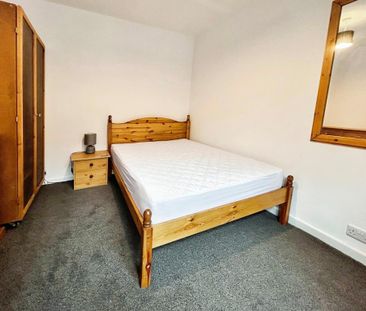 4 bedroom terraced house to rent - Photo 4