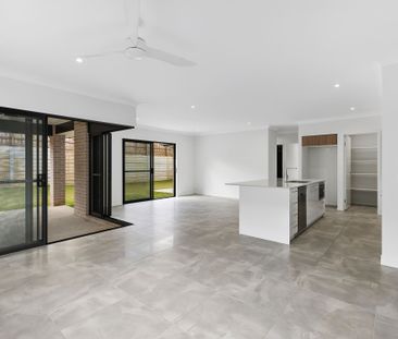 Spacious Four Bedroom Home in Quiet Pocket! - Photo 1