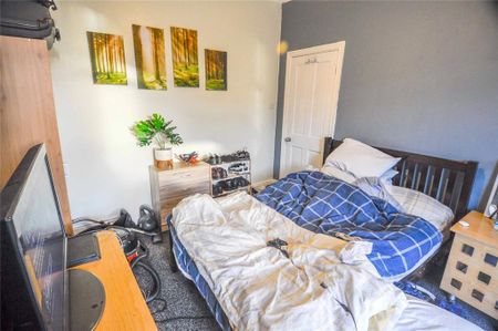 4 bedroom terraced house to rent - Photo 3