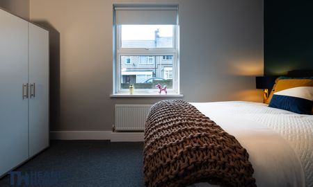 Spout Lane Room 3 - Photo 5