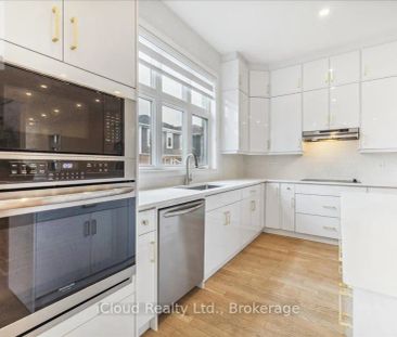 925 HICKORY CRESCENT - Photo 1