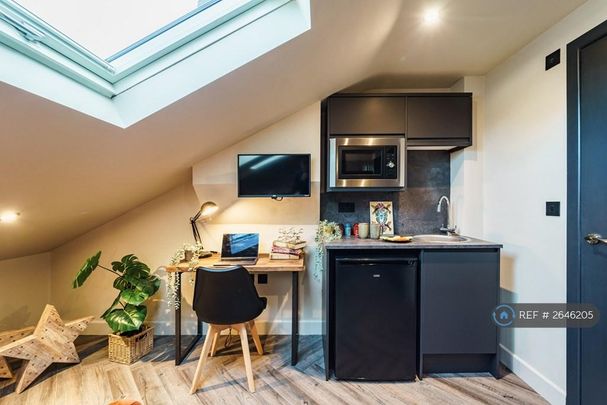 1 bedroom in a house share to rent - Photo 1