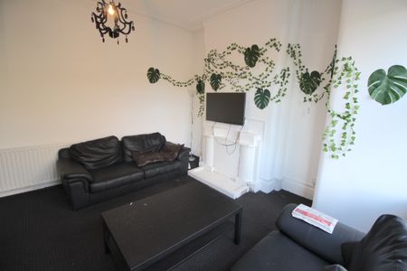 9 Bed - 213 Belle Vue Road, Woodhouse, Leeds - LS3 1HG - Student - Photo 2