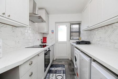2 bedroom bungalow to rent - Photo 2