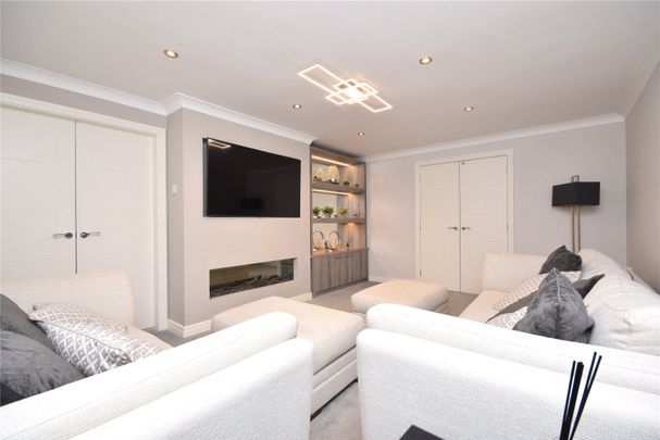 7, Westwood Side, Morley, Leeds, West Yorkshire, LS27 9HR - Photo 1