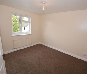 4 bedroom detached house to rent - Photo 2