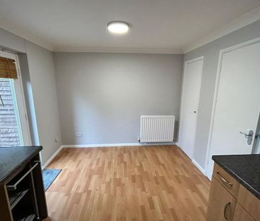 Lansdowne Close - Photo 3