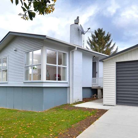 Tidy 3-Bedroom Home in Handy Manurewa Location - Photo 4