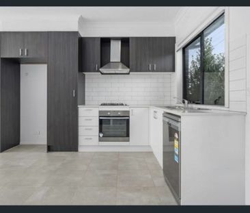 Street Frontage Appeal - Photo 4