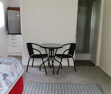 Furnished or unfurnished self contained studio - Photo 5