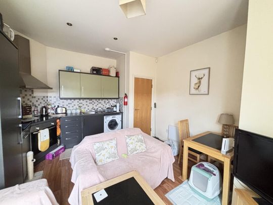 79 Flat 6 Brudenell Grove, Leeds, LS6 1HR - Photo 1