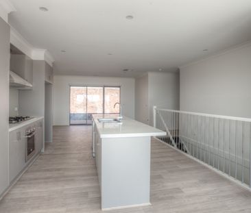 Spacious Home with a View! - Photo 5