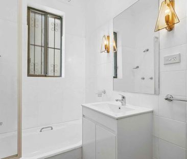 Impressive 4 bedroom Home in Prime Location - Photo 6