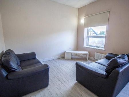 3 bedroom apartment to rent - Photo 2