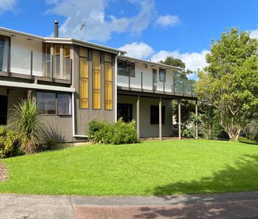 Half acre in Macleans Zone - pet friendly - Photo 3