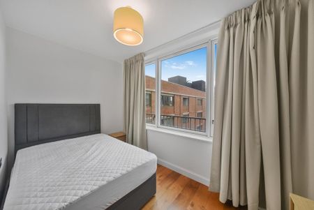 3 bedroom flat to rent - Photo 4