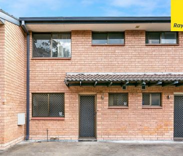 Spacious Two Bedroom Townhouse - Photo 5