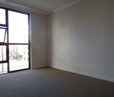 New paint and carpet - One bedroom unit - Photo 4