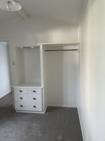 Renovated Coastal Living Ã¢Â€Â“ Walk to the Beach - Photo 4