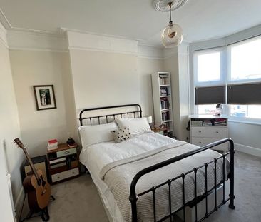 2 Bed Terraced House, Leslie Road, N2 - Photo 4