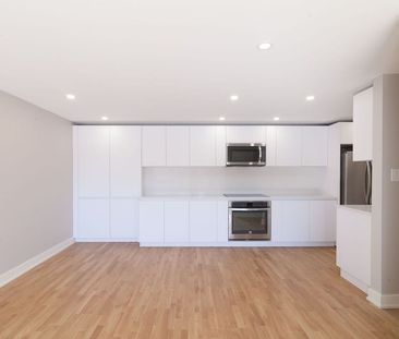 St. Lambert - Photo 1