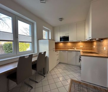 Helle, gepflegte Wohnung mit Balkon und Einbauküche - Photo 5