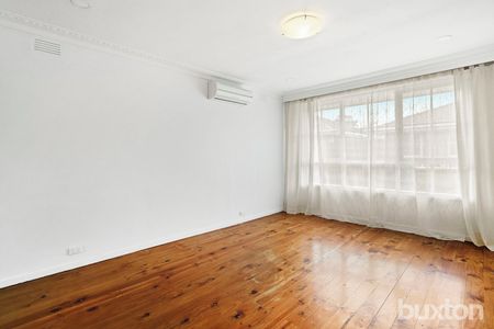 Lovely 2 Bedroom Unit - In The Heart Of Highett! - Photo 2
