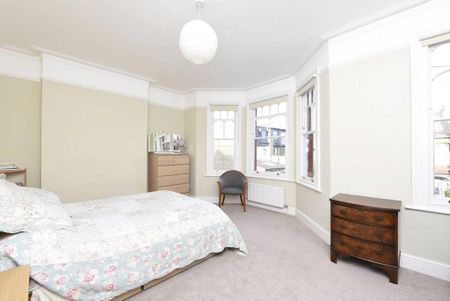3 bedroom flat to rent - Photo 4
