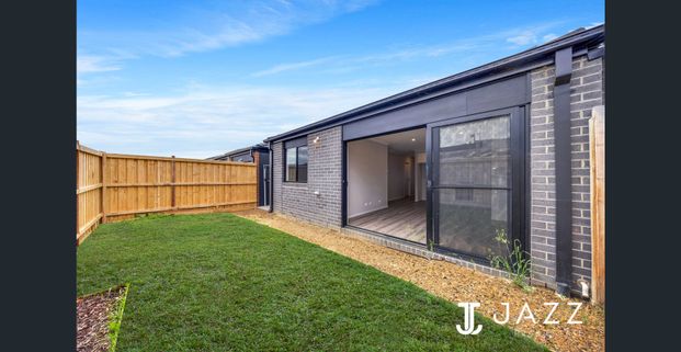 Modern Family Living in the Heart of Mambourin - Photo 1