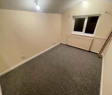 4 bedroom semi-detached house to rent - Photo 4