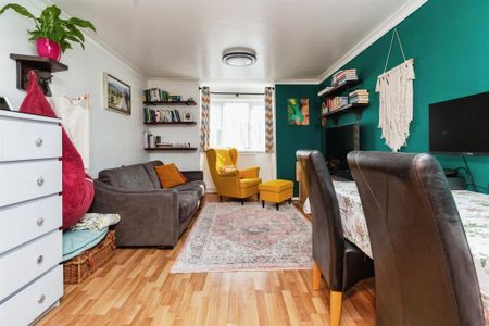 Eagle Court, Hertford - Photo 2