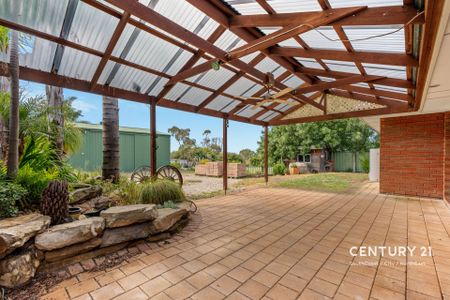 Spacious Family Home in a Prime Coastal Location - Photo 3