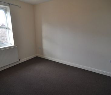 3 bed Town House - To Let - Photo 2