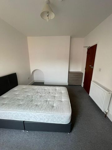 1 bedroom house of multiple occupation to rent - Photo 4