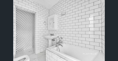 Getaway Living In A Renovated Haven - Gardening Including!! - Photo 3