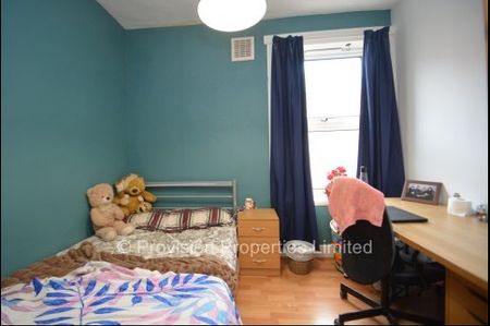 3 Bedroom Properties to Rent - Photo 4