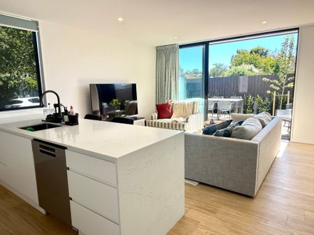 St. Albans, 3 bedrooms - Photo 2