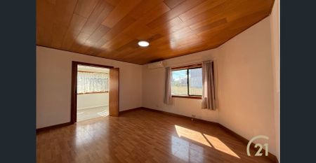 Updated 4 Bedroom Family Home, In A Prime Location! - Photo 4