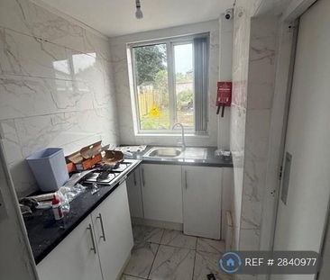 1 bedroom in a house share to rent - Photo 6