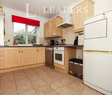 3 bedroom house to rent Sir Toby Belch Drive, Warwick, CV34 - Photo 2