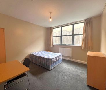 5 bedroom flat to rent - Photo 3