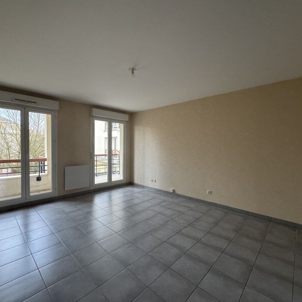 Location Appartement 3 pièces 69m² ST JEAN DE LA RUELLE 45140 - Photo 1