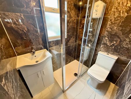 5 bedroom semi-detached house to rent - Photo 5