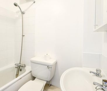 1 bedroom Flat To Let - Photo 6