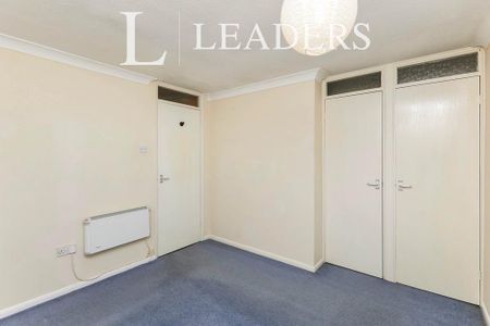 2 bedroom semi-detached house to rent - Photo 3