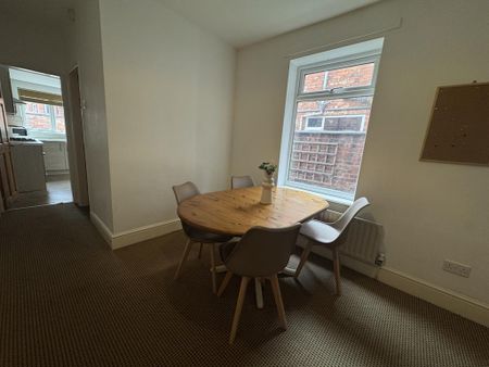 4 bedroom terraced house to rent - Photo 3