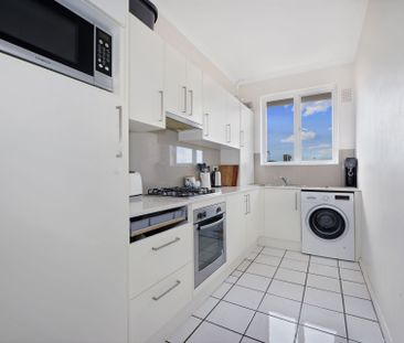 Renovated 2 Bedroom Apartment with Carspace - Photo 2