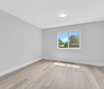 For Lease - 120 Jansen Avenue, Kitchener, Ontario - Photo 5