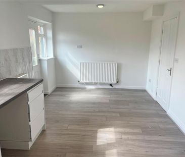 3 bedroom end of terrace house to rent - Photo 6