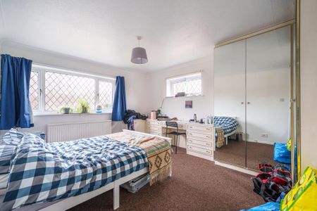 5 bedroom detached house to rent - Photo 4